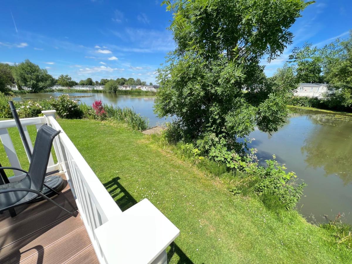 Dragonfly Lodge South Cerney Exterior foto